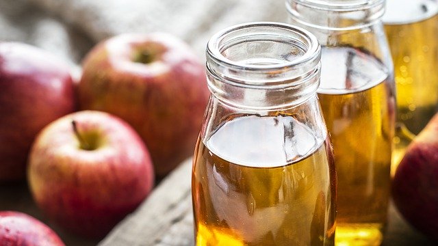 jablečný ocet v lahvích